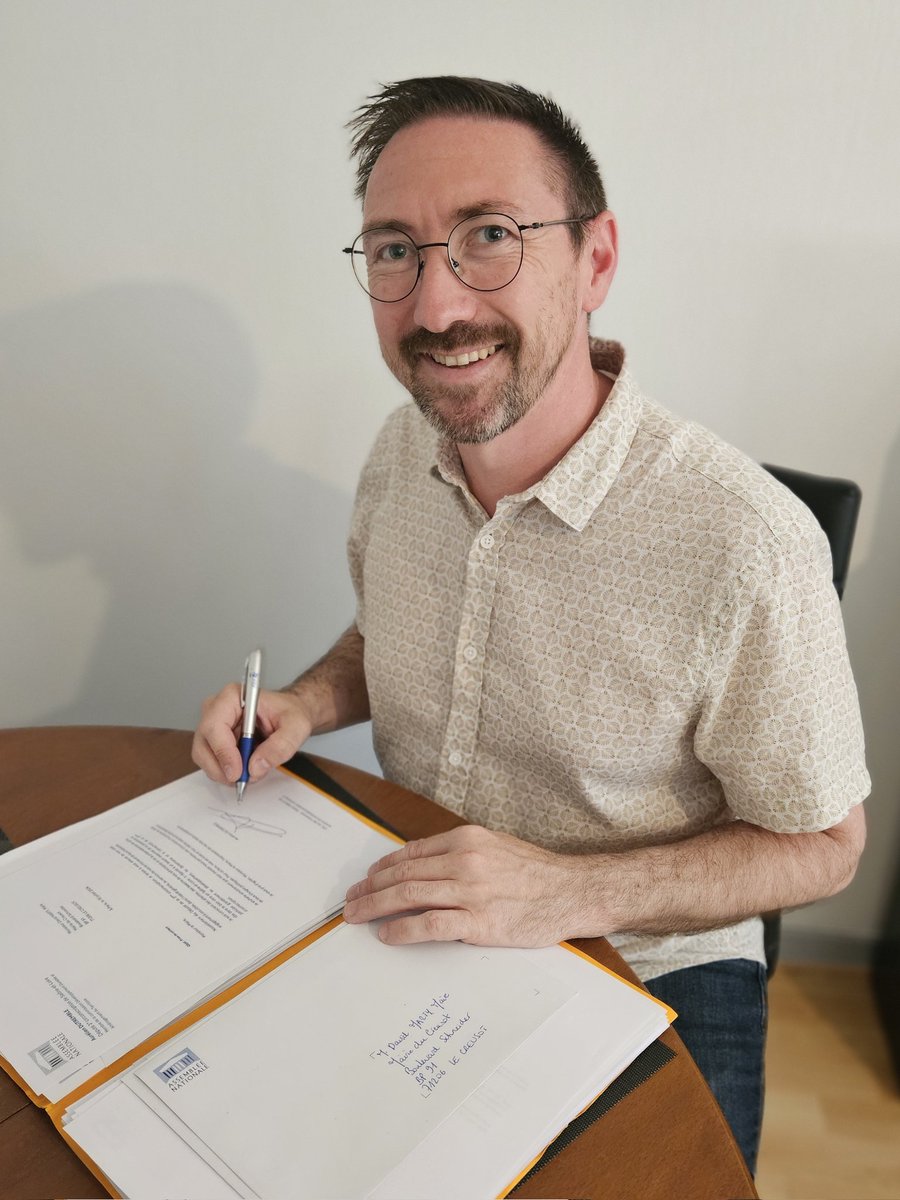 A_Dutremble's tweet photo. ✍🏻 C'est parti pour le marathon des signatures, courriers aux Maires de la circonscription et réponses de remerciements aux acteurs du territoire. #circo7103 https://t.co/dDo47NimpE
