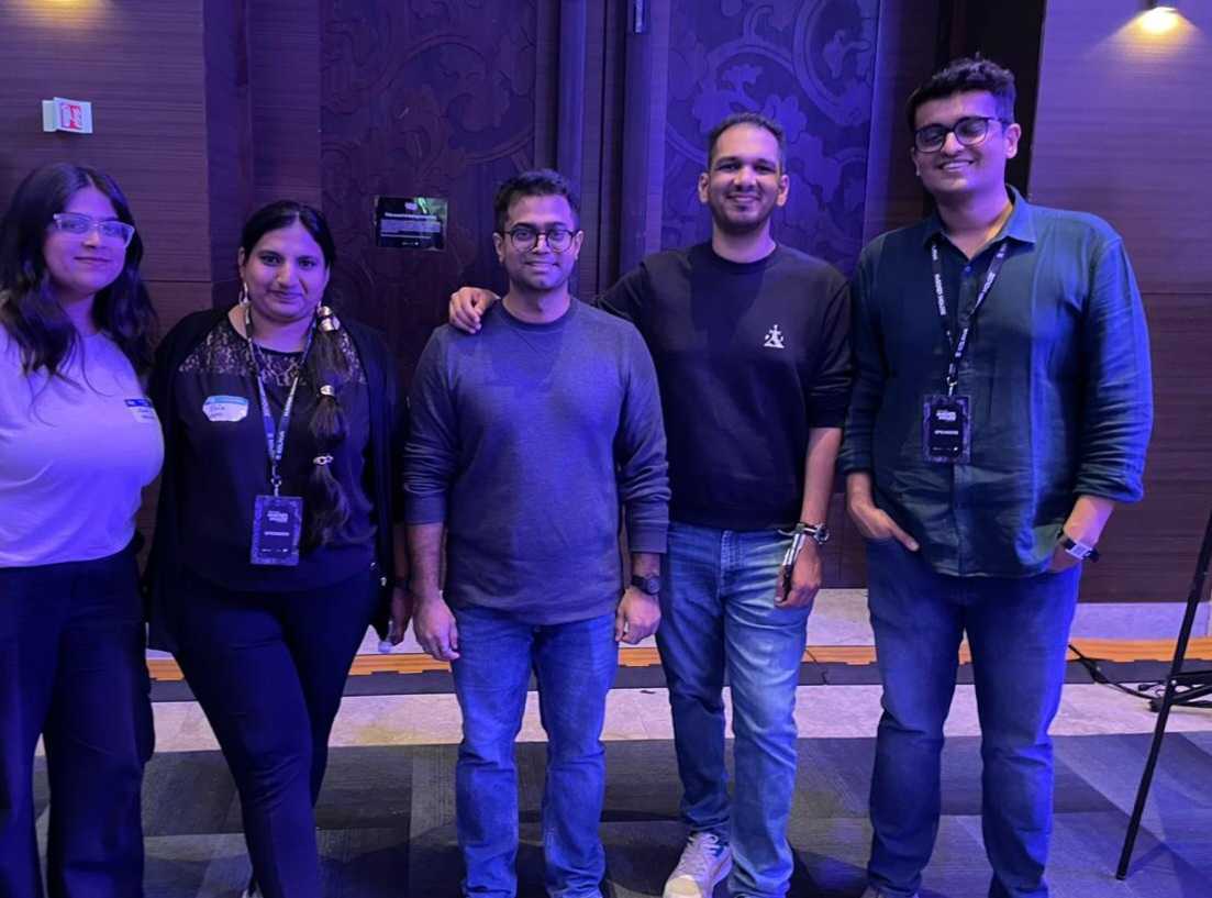 okto_web3's tweet image. Soaked in knowledge, met incredible minds, and built amazing connections at the @solana Hacker House! 🤝
An unforgettable experience filled with workshops and learnings
Kudos to the entire @hackerhouses team for putting this together! 🎉
Can't wait to see what the future…