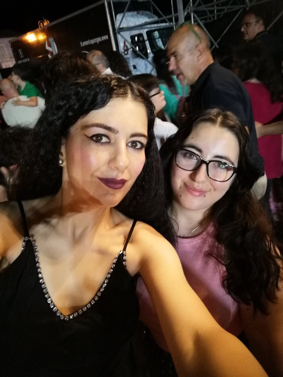 AGiuliaFiorillo's tweet photo. Ieri sera per il compleanno di mamma siamo andate al concerto di Nek e Francesco Rengaπ
Ci siamo divertite,bellissimo concerto!!π€πΈπ΅πΆπ΅
Ancora tanti auguri mammaβ€οΈπ¦
@Cristiana_22
#ierisera #30luglio #compleannodimamma
#tantiauguriaTE #concerto #nek #francescorenga #insiemeπ©βπ§βπ§ https://t.co/N8LxG04YN7