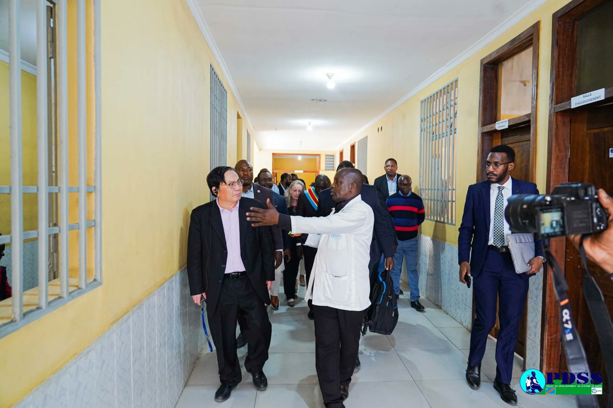 cspp_rdc's tweet photo. Le Directeur général et Directeur de l’Administration du Groupe de la Banque mondiale, Wencai Zhang, a visité ce jeudi 25 juillet 2024, les infrastructures de l’Hôpital Général de Référence de MALUKU, situé à 85 km du centre-ville, réhabilitées profondément par le PDSS. https://t.co/ygArxz3ggx