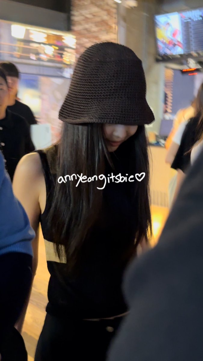 JENNIE &amp; BAE SUZY AT REVOLVER VIP PREMIERE