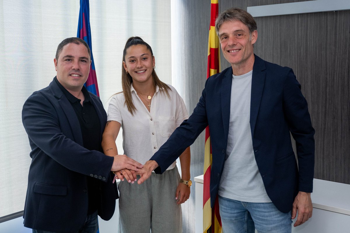 FCBfemeni's tweet photo. ‼️ 𝗡𝗢𝗩𝗘𝗦 𝗜𝗡𝗖𝗢𝗥𝗣𝗢𝗥𝗔𝗖𝗜𝗢𝗡𝗦

👉 Rosalía Domínguez, Lúa Arufe, Weronika Araśniewicz i Iara Lobo fitxen pel Barça. Arriben procedents del Sevilla, Victoria FC, Warsaw Diamonds i Sporting Lisboa (respectivament). 

Les noves futbolistes blaugranes tindran fitxa del Femení C i estaran en dinàmica del filial.