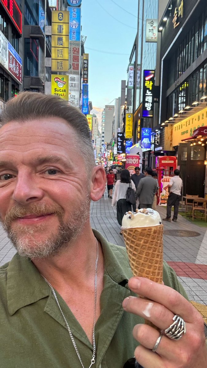 한국에서 월드콘 먹고 있는 사펙??? 뭔데 뭔데 왜 온 건데???

#SimonPegg #사이먼페그