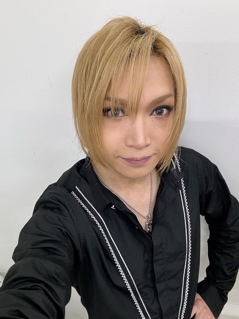 kiryuintw's tweet photo. ゴールデンボンバーニューシングル「イイね」発売イベント最終日埼玉イオンレイクタウンでした！皆さんありがとうございました(^-^)
姿見えたかな？💦台に乗ったけど脚立に乗るくらいじゃなきゃだね🙇ニューシングルの宣伝になっただろうか🥹
皆さん暑い中ありがとう🙏どうかお気をつけて🙏
#イイね https://t.co/RLC81ufyYH