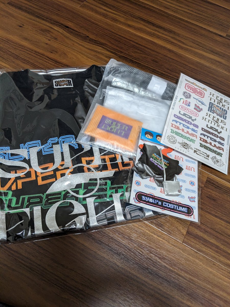 エイトのグッズ届いた＼(^o^)／
ショルダーポーチ、紐もしっかりしてるし、ポーチの後ろにポッケもあって良き😆