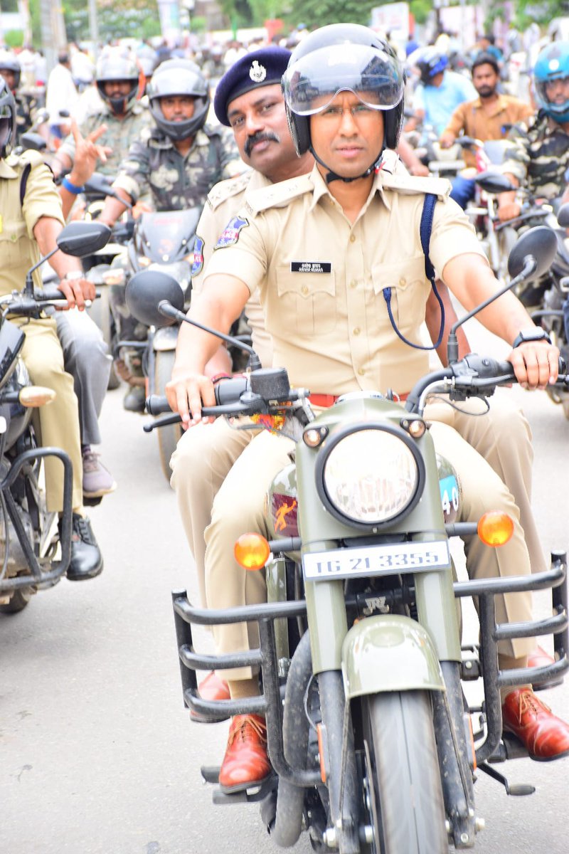 SpJagtial's tweet image. Today, an awareness program is conducted to promote #RoadSafety. Follow speed limits, wear seat belts, use #Helmets, avoid mobile phones while driving, never drink and drive, and respect #TrafficSignals🚦 Let's keep our roads #Safe together.
@TelanganaCOPs  #JagtialPolice