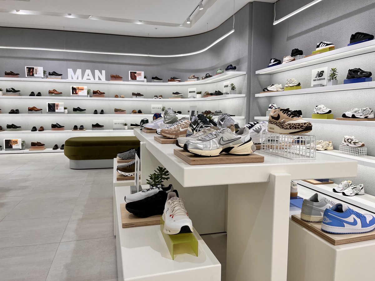 Meadowhall (@lovemeadowhall) on Twitter photo Sheffield, @<a href="/OfficeShoes/">OFFICE Shoes</a> is back for business✨
With a stunning new refurb, more stock and a larger men's section - the store is now bigger, shinier and better than ever!
Find out more 🔗 meadowhall.co.uk/eatdrinkshop/o…
#meadowhall #officeshoes #newstore Sheffield, @<a href="/OfficeShoes/">OFFICE Shoes</a> is back for business✨
With a stunning new refurb, more stock and a larger men's section - the store is now bigger, shinier and better than ever!
Find out more 🔗 meadowhall.co.uk/eatdrinkshop/o…
#meadowhall #officeshoes #newstore