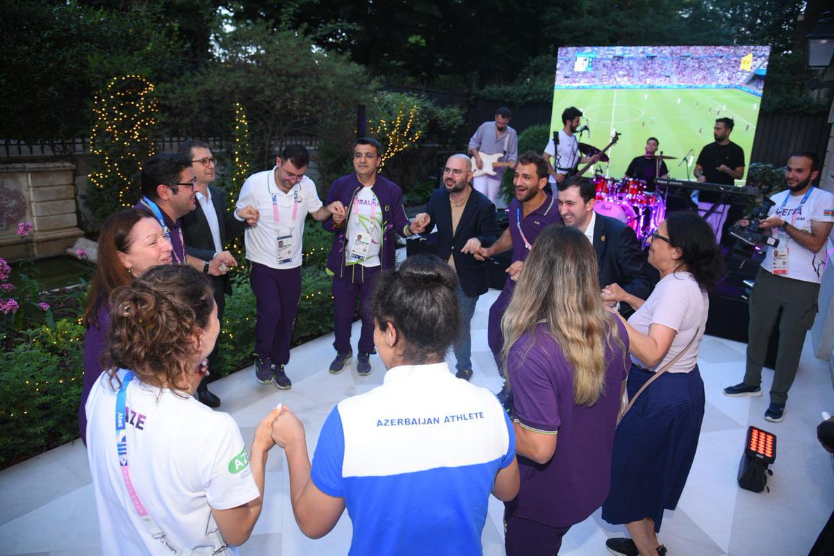 Paris 2024 Yay Olimpiya Oyunları çərçivəsində Parisdə fəaliyyət göstərən Olimpiya Evində iyulun 30-da Azərbaycan idmançıları ilə görüş keçirilib! 🇦🇿❤️
#TeamAZE #Paris2024 #OlimpiyaEvi #NOCAzerbaijan