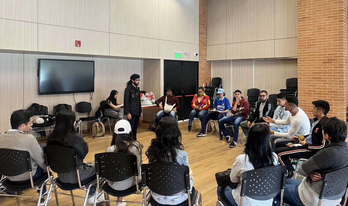 DistritoJoven_'s tweet photo. 👋¡Asamblea Local de Juventud Suba!

Jóvenes de organizaciones, plataforma y consejo de juventud, participaron de mesas temáticas sobre 📚educación, 🧑‍💻empleabilidad, 🎻cultura, recreación y ⚽️deporte, con el objetivo de socializar acciones y crear la agenda a nivel territorial. https://t.co/POFLbHL2Qu