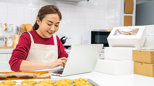 AEDBizLaunch's tweet photo. Dream of selling homemade jams or baked goods in Arlington, VA?   This guide explains Virginia's Cottage Food Laws &amp; what you can legally sell from your home kitchen!  #arlingtonva https://t.co/cVMN3Vig8B https://t.co/t7b2cDjRBT