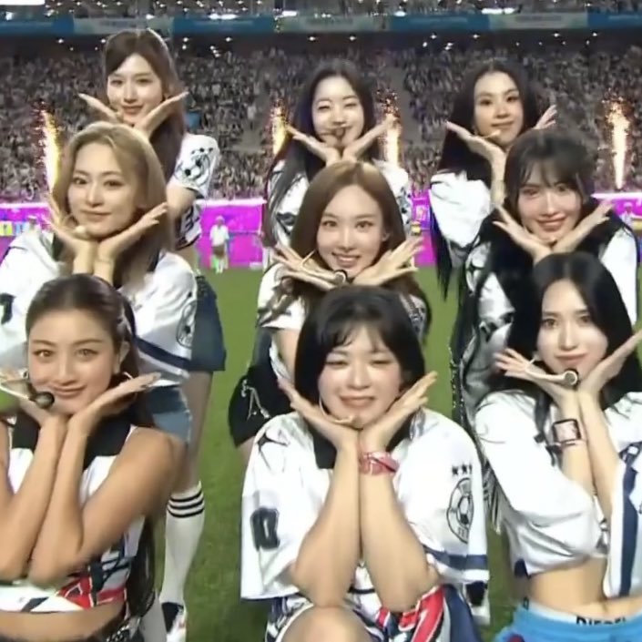 imyeonnz's tweet image. 2016                                          2024