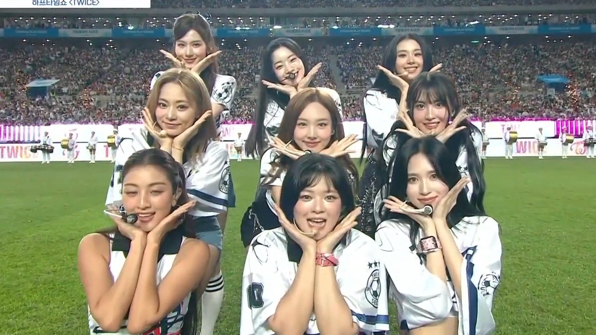OLTSupport's tweet photo. #TWICE hace su entrada triunfal en el 
Seoul World Cup Stadium! 🇰🇷🏟️ 

Canciones que Cantaron :
💓1. Cheer UP 
💓2. Heart shaker 

TWICE AT COUPANG PLAY SERIES #TWICE_HalftimeShow #TWICE_TOTTENHAMvsTEAMKLEAGUE

(60/100 )I CAN'T STOP ME' 400M: https://t.co/g7DKJDW8BP

 #NAYEON  #JEONGYEON #MOMO #SANA #JIHYO #MINA #DAHYUN #CHAEYOUNG #TZUYU @JYPETWICE