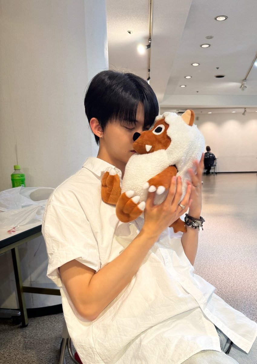 [#도현]
울피.. 잘 지내ㅠㅠ.. 

#루네이트 #LUN8 #メ〜ロメロフェス2024