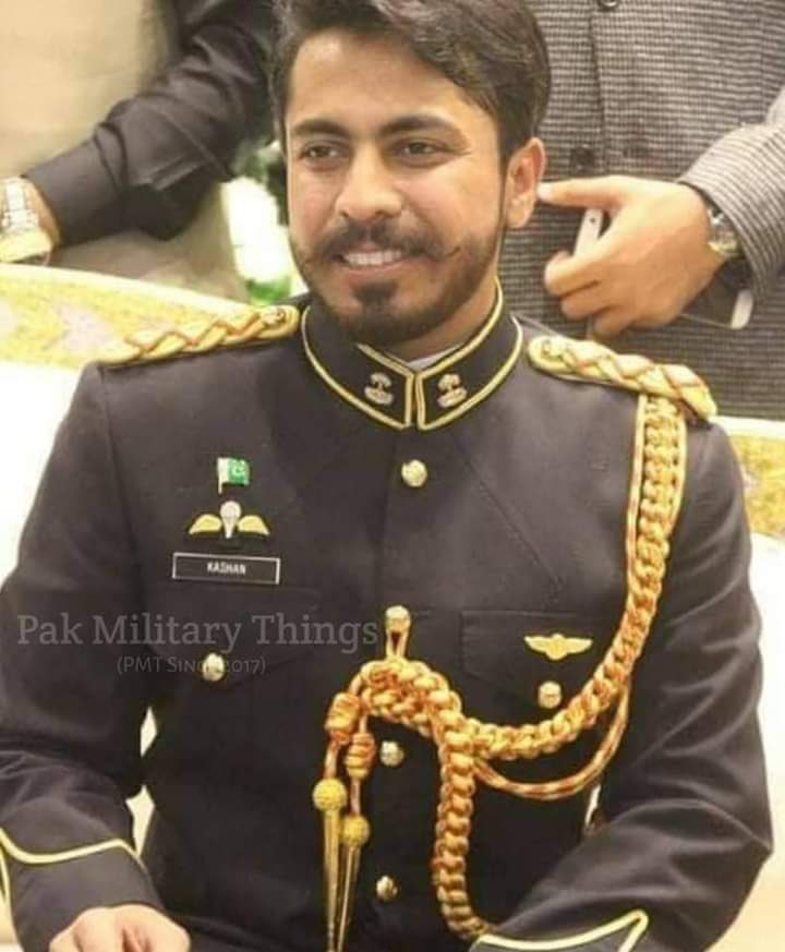 LoverForces's tweet image. ایل او سی پر بھارتی فوج کے ساتھ فائرنگ کے تبادلے میں زخمی ہونے والے کیپٹن کاشان علی شہید نے سی ایم ایچ کھاریاں میں جام شہادت نوش کیا۔ وہ دہشت گردی کے خلاف جنگ کے غازی تھے اور ان کی خدمات کے صلے میں "آرمی چیف کا تعریفی کارڈ" حاصل کیا گیا تھا۔