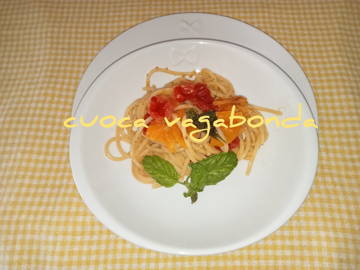CuocaVagabonda's tweet photo. Spaghetti Datterini gialli e rossi
#mercoledi #pranzo
#spaghetti #datterini
seguimi su instagram @cuoca_vagabonda
la ricetta è sul mio blog 👇https://t.co/XjllRdaBt5
digitando il nome della ricetta nella casella di ricerca 🔎 https://t.co/itoHVdB7Hh