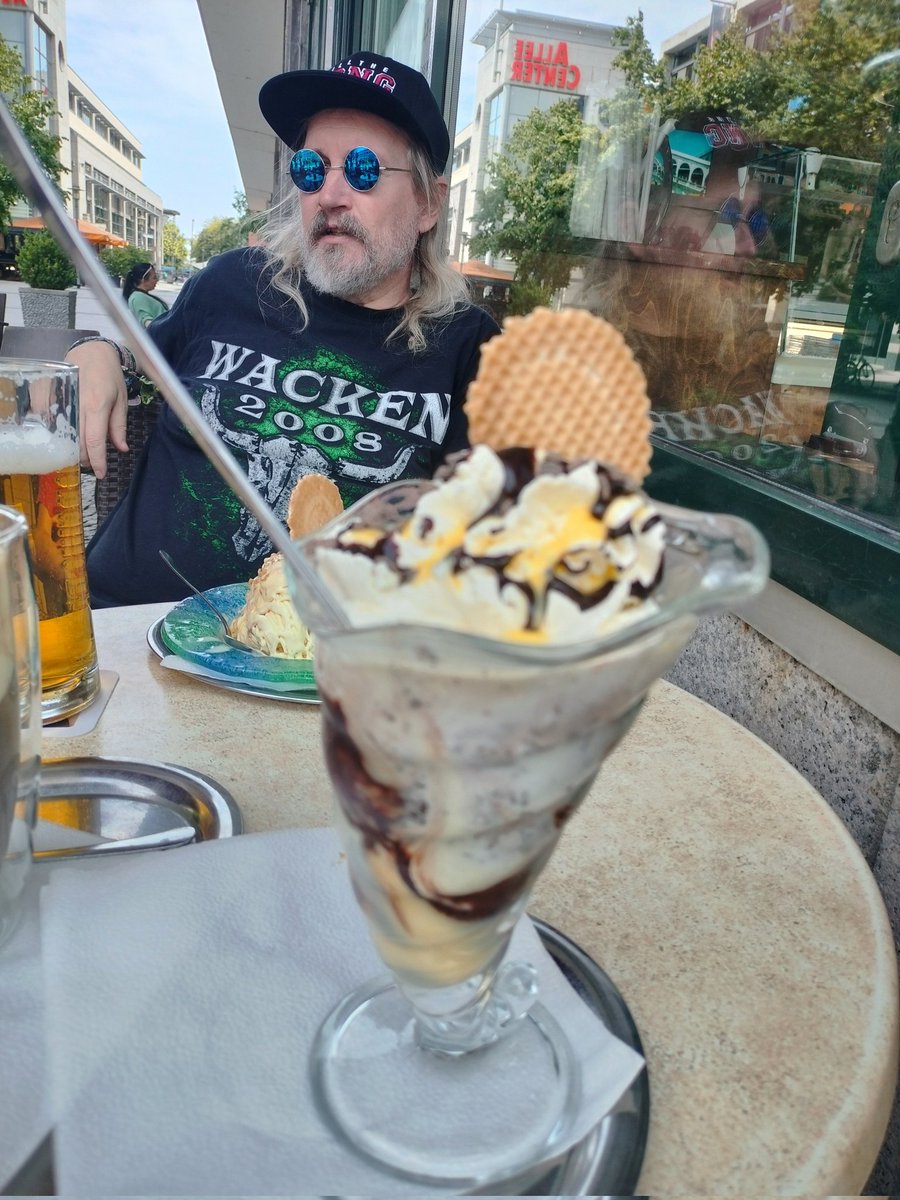 Absolute Gönnung am Alleecenter Magdeburg. Fehlt nur noch das Gronkhshop Archiv <a href="/marythetree1/">Marythetree🌳</a>