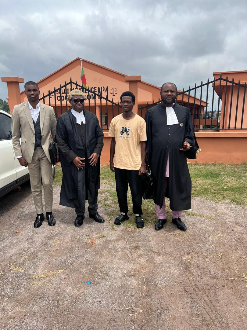 TheCameroonianZ's tweet photo. Junior Ngombe est libre. 

Ses avocats Me Akere Muna et Me Serge Emmanuel Chendjou se sont portés garant pour sa mise en liberté. https://t.co/fvpGwCrxFL