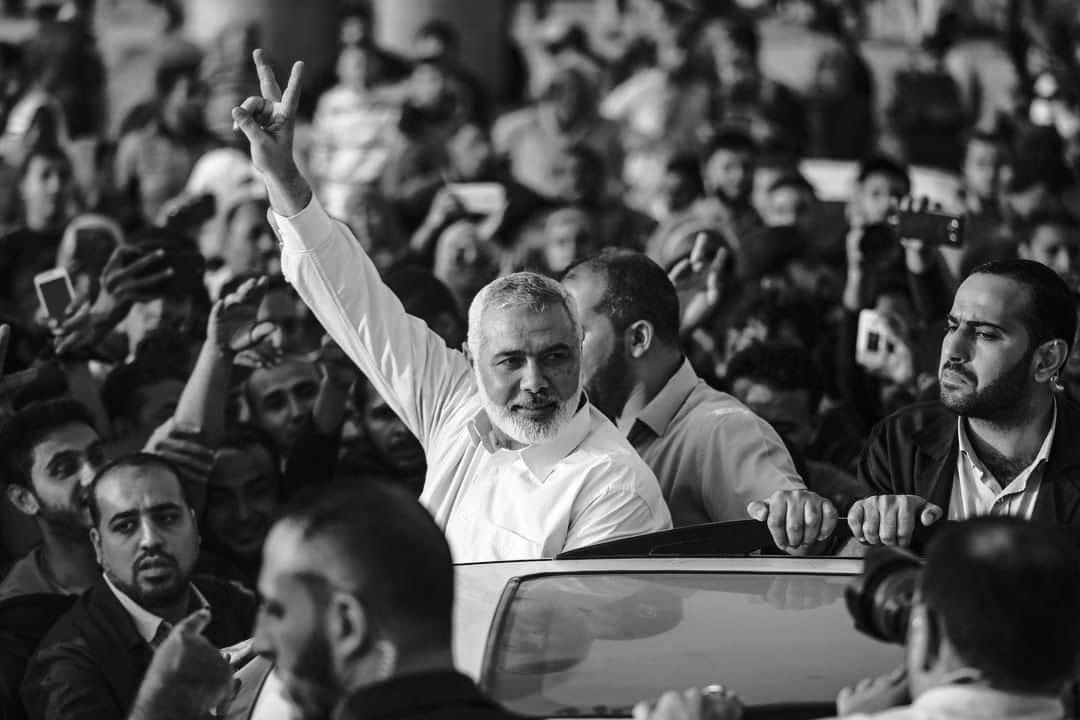 خلف القائد ألف قائد.