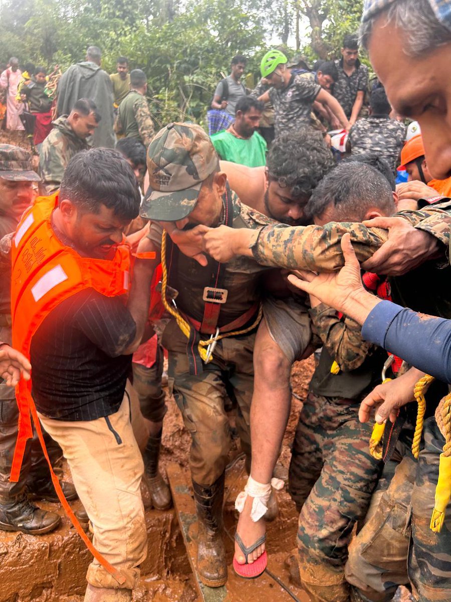 adgpi's tweet photo. #WayanadLandslides

#IndianArmy in close coordination with #NDRF, #IAF, #CoastGuard, #IndianNavy, #Kerala State Rescue Teams & Civil Administration, continues the #RescueOperations in calamity-hit #Wayanad & #Meppadi.
-More than 1,000 affected individuals have been rescued so far.
- A Control Centre, co-located with State Administrative Control Room, has been established in Mepaddi.
- Bridging sites have been identified in affected areas to restore connectivity by Engineer Task Force. Bridging assets along with three Rescue Dog Teams dogs have been airlifted from #Delhi.
- Rescue Teams along with additional resources have been mobilised & deployed for the #RescueOperations.
- Medical Teams have been airlifted from #Thiruvananthapuram to #Kozhikode.

#IndianArmy stays committed in ensuring relentless coordinated efforts towards saving precious lives, providing maximum relief & restoring normalcy in the affected areas.

#NationFirst
#WeCare
@DefenceMinIndia
@spokespersonMoD
@HQ_IDS_India
@KeralaGovernor
@CMOKerala
@NDRFHQ
@IAF_MCC
@IndiaCoastGuard