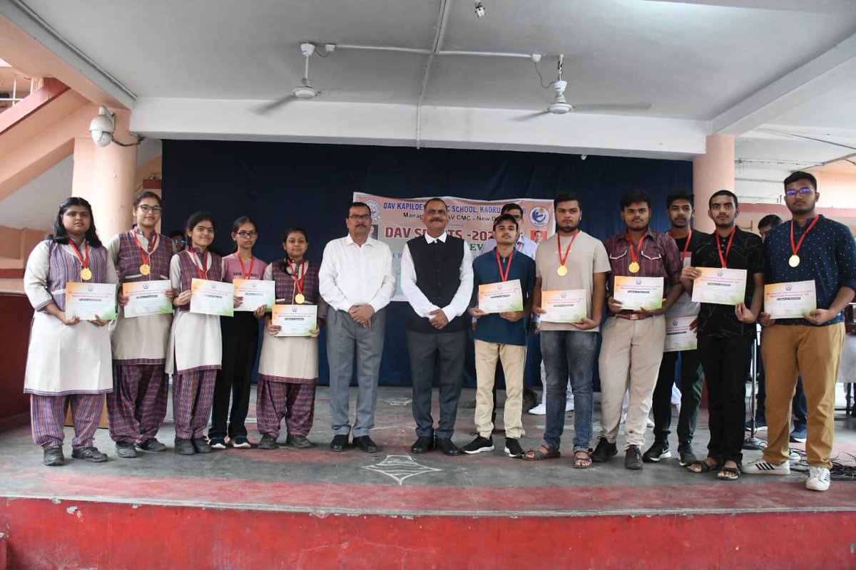 PSACWA1's tweet photo. Public Schools and Children Welfare Association has Organised *CHHATRA PRATIBHA SAMMAN SAMAROH* in DAV Kapil Dev Ranchi.. In the presence of  Principal M.K. Sinha Jee, Toppers of 10th and 12th were honored on the behalf of National president #PSACWA  Mr. Alok Kr Dubey https://t.co/1EO5nUHRbb