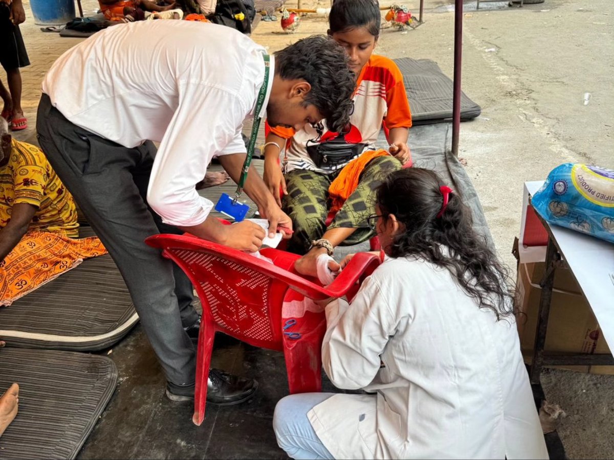 BatarArjun's tweet photo. अखिल भारतीय विद्यार्थी परिषद हापुड़ जिले के सेवार्थ विद्यार्थी व जिज्ञासा के कार्यकर्ताओं द्वारा फ्रीगंज रोड पर त्रिदिवसीय कावड़ सेवा शिविर एवं निःशुल्क चिकित्सा शिविर का शुभारम्भ किया गया । @TarunSinghIN @iManojNikhra @ABVPMeerutPrant https://t.co/kNQAIDHZt9