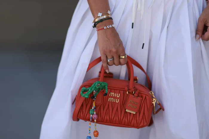 IN THE NEWS: Miu Miu Drives Double-digit Revenue Growth at Prada Despite Luxury Sector's Decline

Defying industry trends, Miu Miu has reported a stunning 89% increase in retail sales, boosting the Prada Group's overall performance

Read here: shorturl.at/0l5AX

#fashion