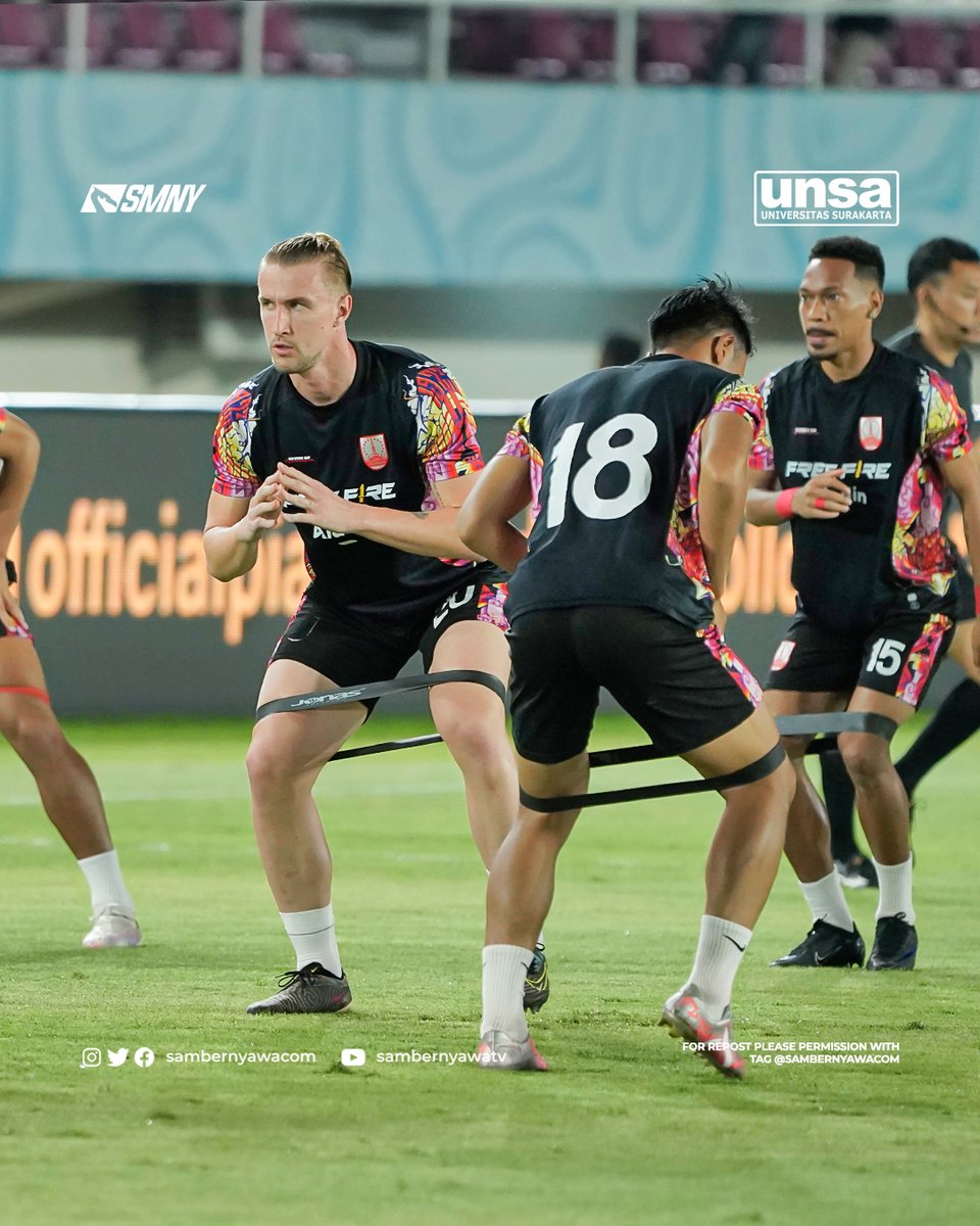 SambernyawaCom's tweet photo. Heat it up, and let's get cooking 🔥🔥🔥

🔻🔻🔻

@unsaofficial ‼️
Kuliah di Solo, UNSA aja

#Persisday 
#Sambernyawa
#PersisSolo
#PialaPresiden2024 https://t.co/HvjngKHgQF