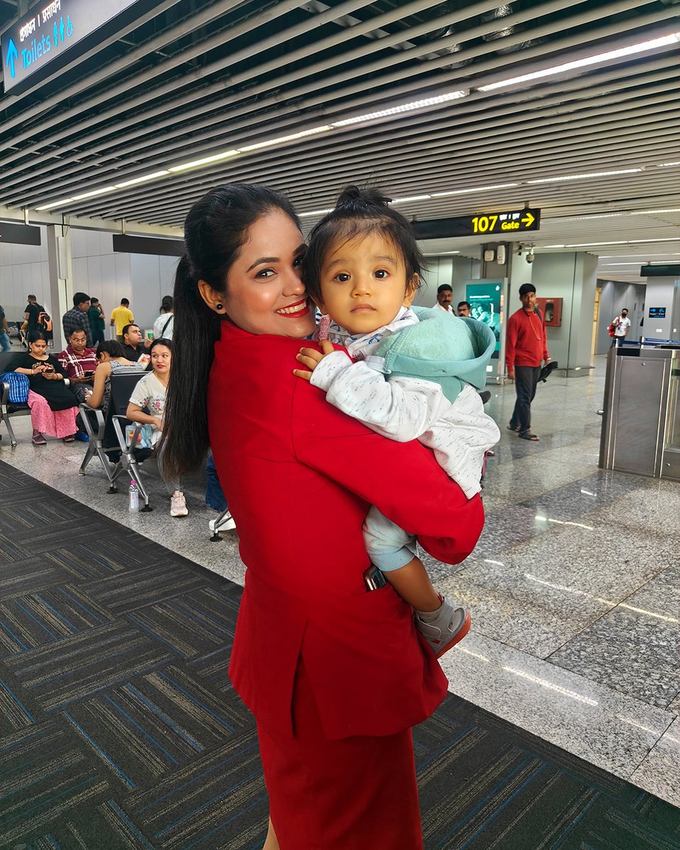 flyspicejet's tweet photo. Our ground staff's smile is just the beginning. Experience joy in every moment of your journey with us.
#flyspicejet #spicejet #welcome #flywithsmile #passengers #flights #aviation #flyhigh #travelwithus #travel #addspicetoyourtravel
(1/2) https://t.co/aj8aicuQUr