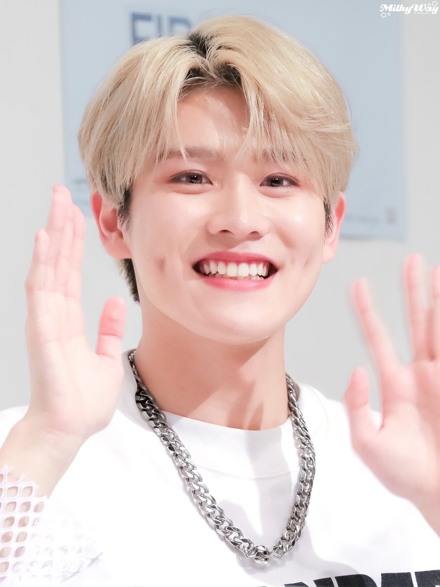 MilkyWay___73's tweet photo. 231022 プレミアム全員サイン会 HQ
👼🏻💞
#大久保波留 #DXTEEN #DXTEEN_FirstFlight @official_DXTEEN https://t.co/uJ2UG9f4Ww