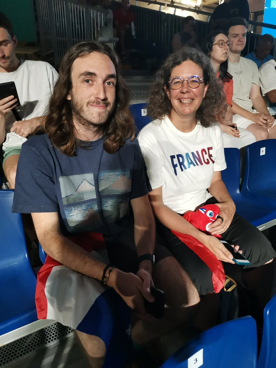 Stbslam's tweet photo. Frédérique et son fils Django ne sont pas amateurs de tennis de table, mais ils sont fiers des frères Lebrun qui viennent comme eux de l'Hérault : "Ils ont déjà battu des Chinois et ils ont l'air accessible. On les verrait plus faire de l'e-sport avec leurs têtes de geek". https://t.co/oZbKDZ4ePS