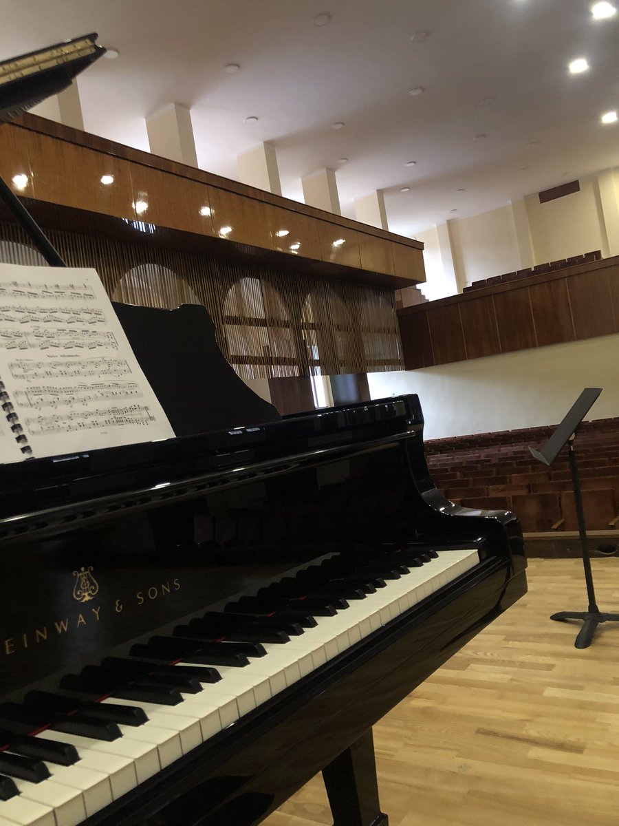 sonfuoridime's tweet photo. Какава красота 
или год 2ой как я окончательно влюбилась в Steinway https://t.co/5OJ3i4z6PW