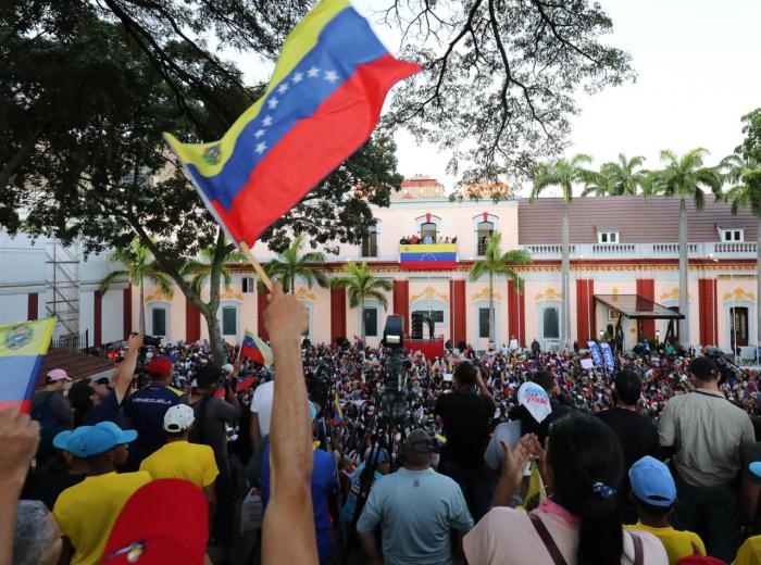 RPolancoF's tweet photo. Ante a las nuevas acciones desestabilizadoras provocadas por quienes odian y destruyen, el pueblo bolivariano de #Venezuela está una vez más en las calles en defensa de la paz y la estabilidad nacional.

https://t.co/VpT3dcz64U https://t.co/s4PIyC1Vg8