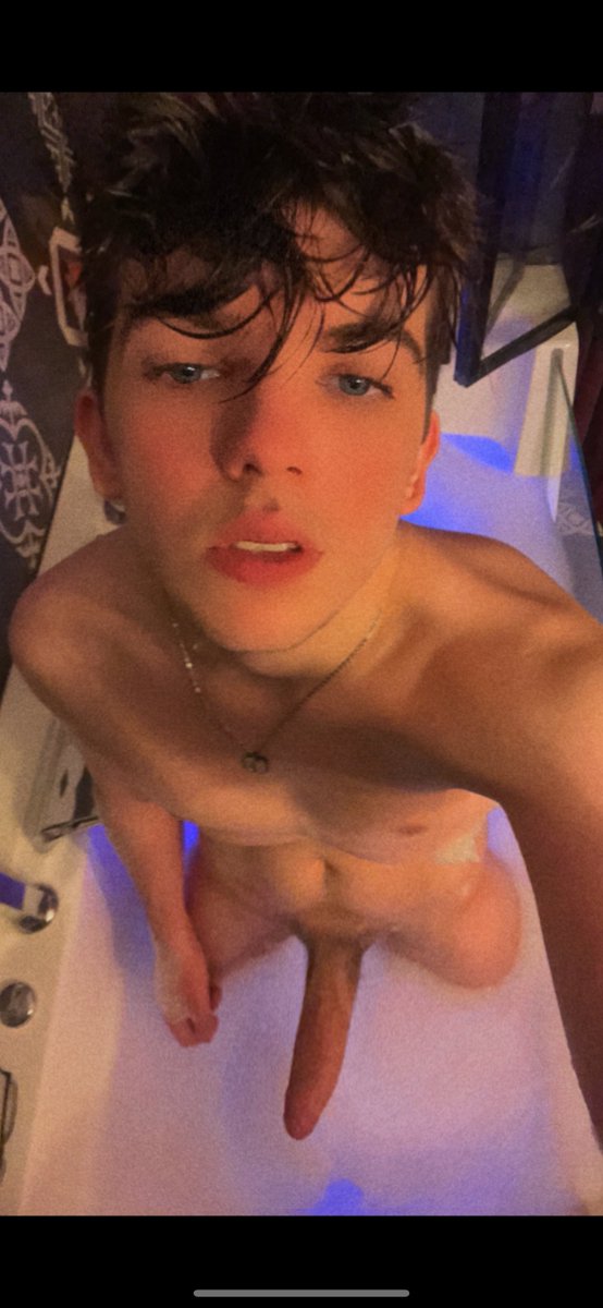 Vien me sucer 🥵

come suck me 👄