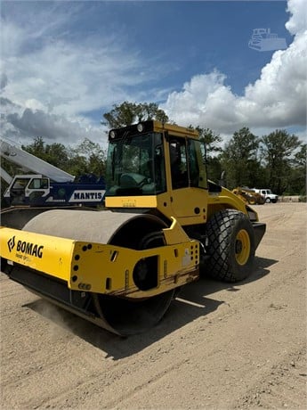 MicoEquipment's tweet photo. 𝟐𝟎𝟏𝟒 𝐁𝐨𝐦𝐚𝐠 𝐁𝐖𝟐𝟏𝟑 𝐒𝐦𝐨𝐨𝐭𝐡 𝐃𝐫𝐮𝐦 𝐑𝐨𝐥𝐥𝐞𝐫
𝐘𝐞𝐚𝐫: 2014
𝐇𝐨𝐮𝐫𝐬: 7,205
𝐃𝐞𝐬𝐜𝐫𝐢𝐩𝐭𝐢𝐨𝐧: Self-Propelled Smooth Drum Roller, CAB with A/c &amp; Heat, 84" Drum, Drum Drive, Deutz 4 Cylinder, 23.1-26 tires.
𝐄𝐦𝐚𝐢𝐥: sales@micoequipment.com https://t.co/rdLKnOrFuv