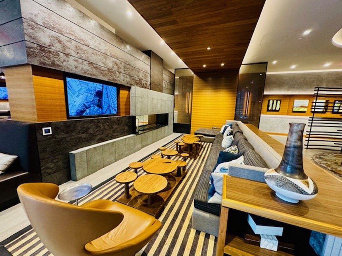 Experience unparalleled luxury at Signature at Reston Town Center! Check out our state-of-the-art amenities! , We have everything you need to live your best life. 
#LuxuryLiving #SignatureAtReston #RestonTownCenter #TopAmenities #LiveYourBestLife