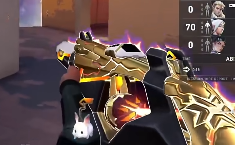 ValorantUpdated's tweet photo. The Champions 2024 Bundle will be the only Bundle where you can equip a Gunbuddy to the Melee

- Upgrade the Phantom to the Max Level, and then any Gunbuddy you equip will be carried over to the melee https://t.co/GYBK330bNE