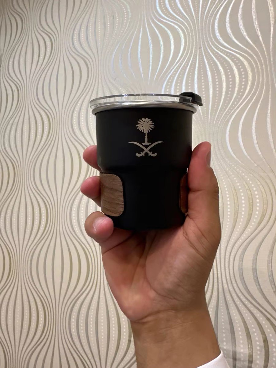 الي حابين كوب يكشخون فيه وفخم وبشعار السيفين والنخله السعوديه 

يجي بعده الوان 

s.click.aliexpress.com/e/_ooDav8B

رابط شراءه .. يشحن دايركت 👆✈️