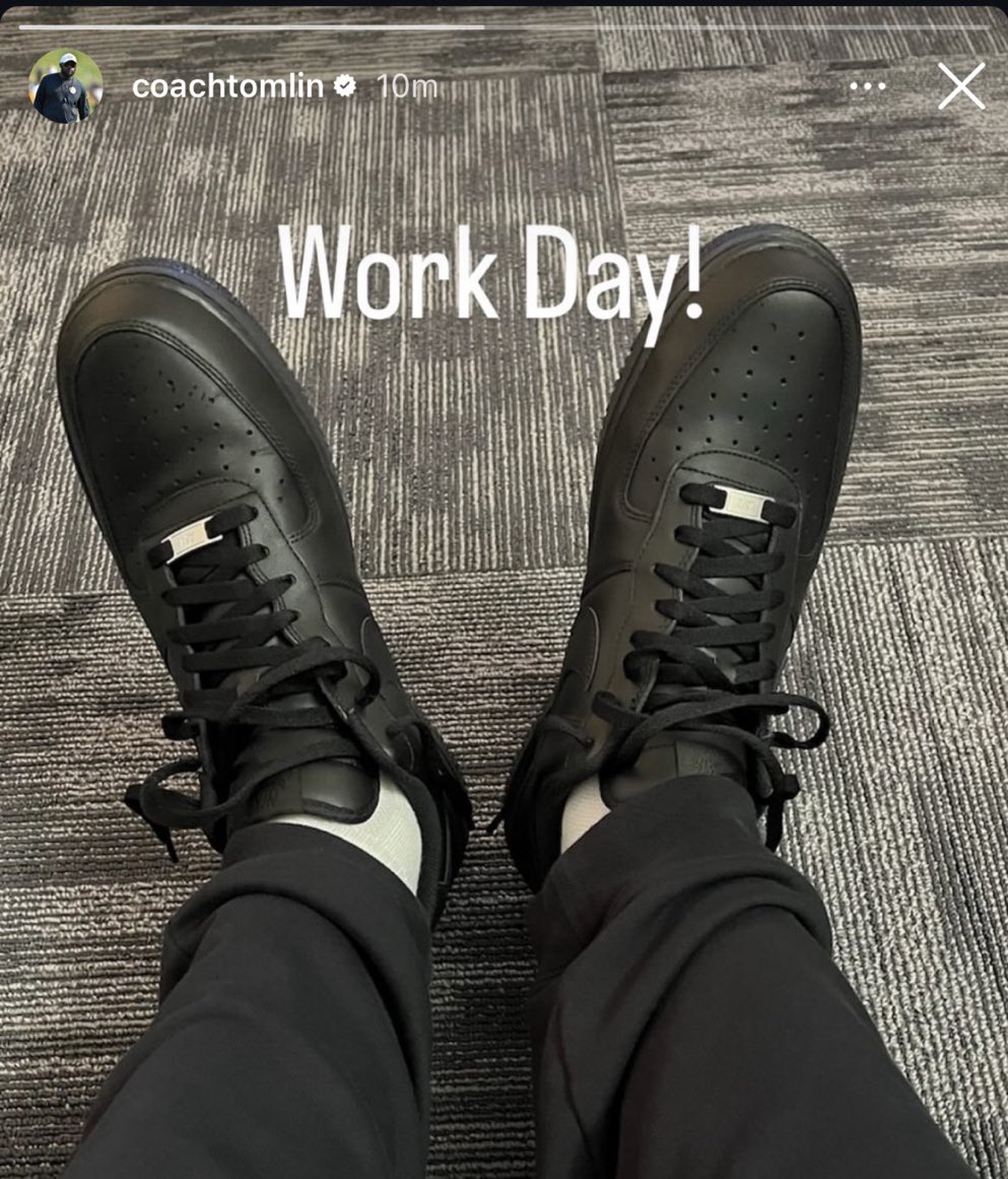 #Steelerw HC Mike Tomlin rocking the black Air Force 1s today 

👀👀👀👀

#NFL