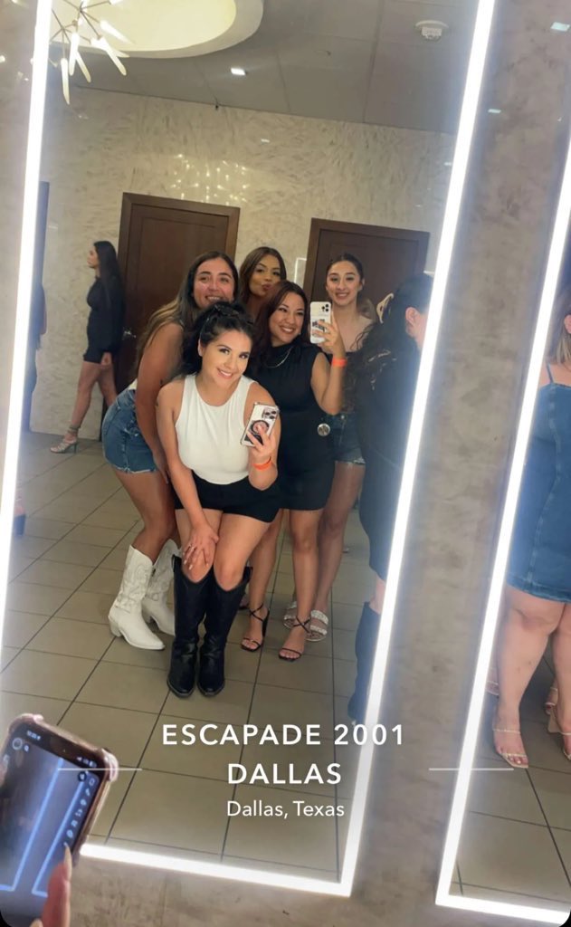 fernandezkeiry's tweet photo. happy birthday to my bestest friend ever 🤍thanks for never leaving my side, even when i made stupid decisions hehe 🥹 love you long time @Garcia1423 https://t.co/FYPP6ESSIk