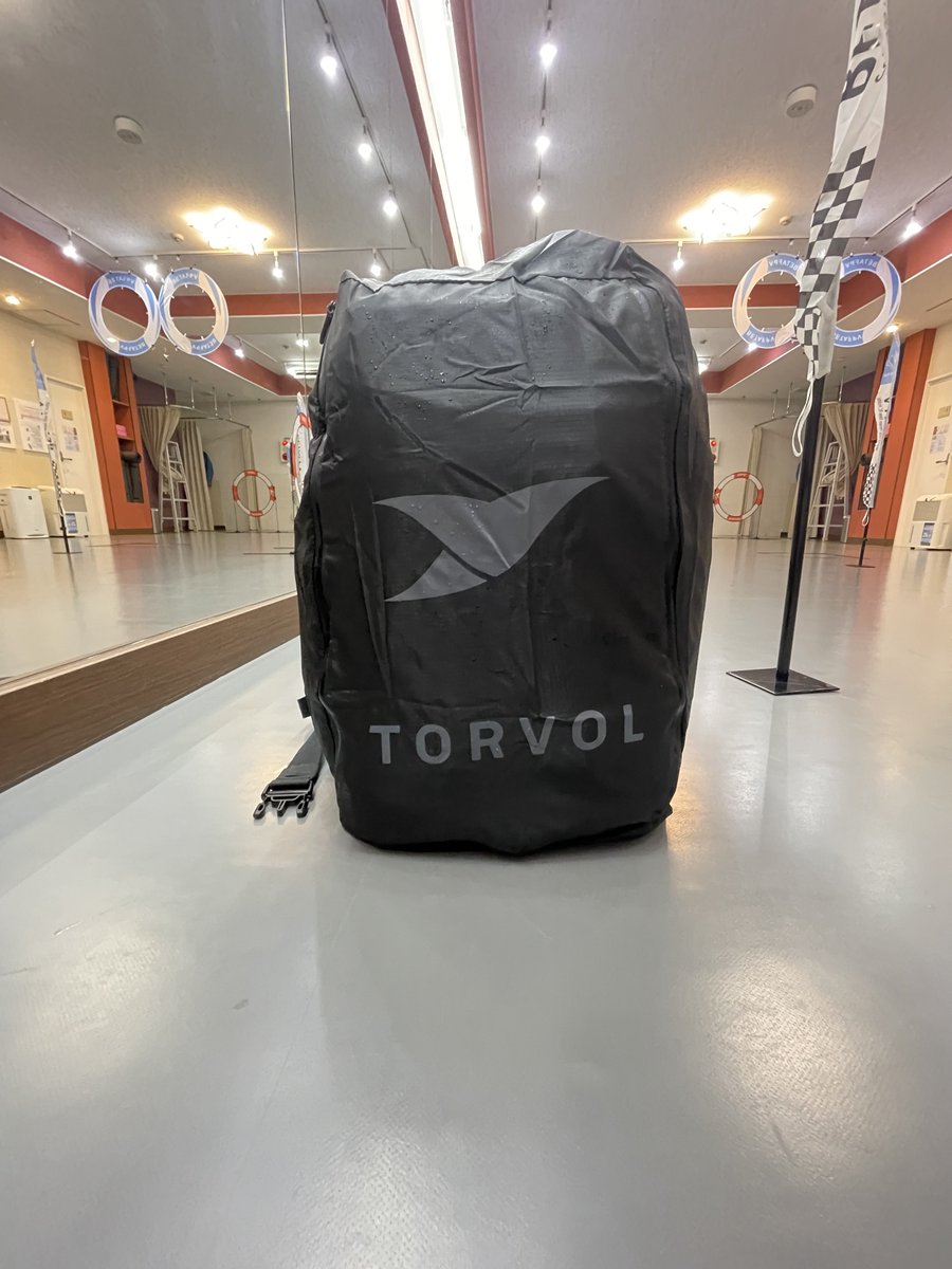 Taka_Fpv's tweet photo. Torvolのレインカバー（内蔵）
両サイドのファスナーを開ければ、ドローンを後ろに付けた状態でもカバーできる👍
見た目もヨシ! https://t.co/PINTZXxQXi