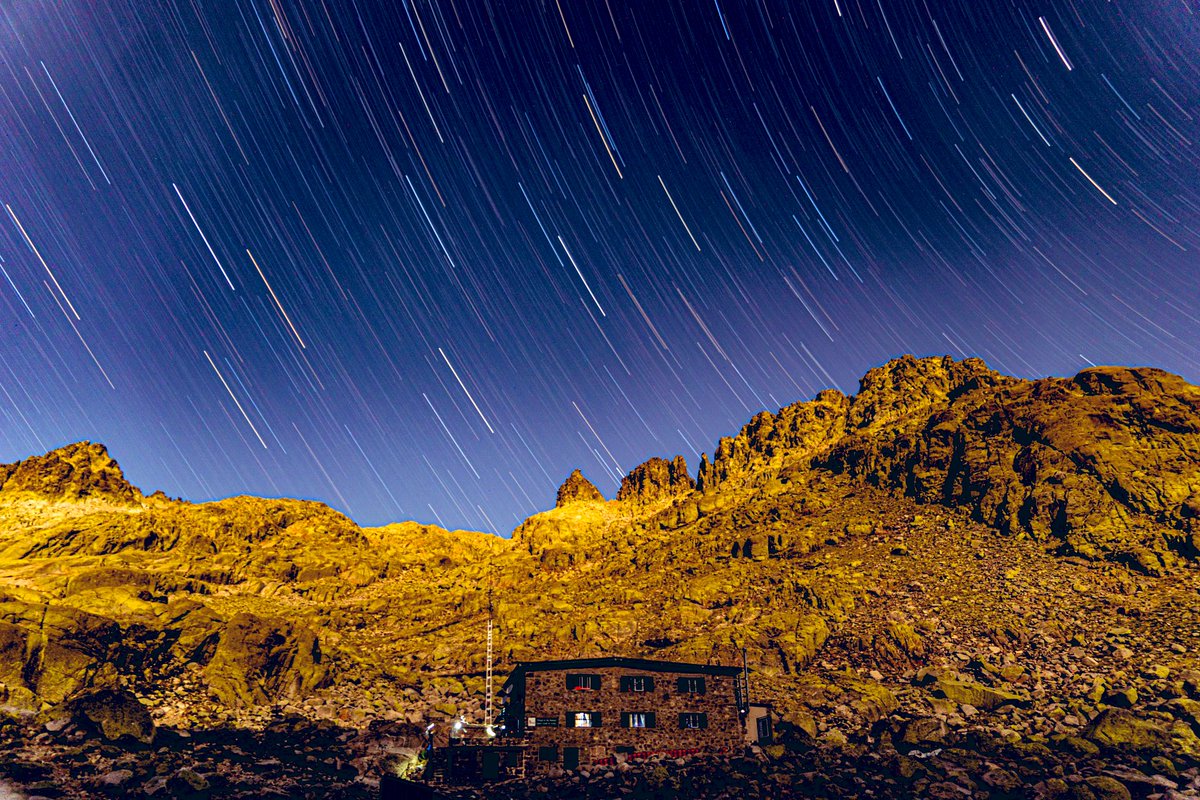 Volver una y otra vez a la laguna de #Gredos a hacer fotos nocturnas… 😍#Ávila y su maravillosa provincia❤️ <a href="/CyLEsVida/">Turismo Castilla y León</a> <a href="/GOAAVILA/">Grupo de Observadores Astronómicos de Ávila</a>