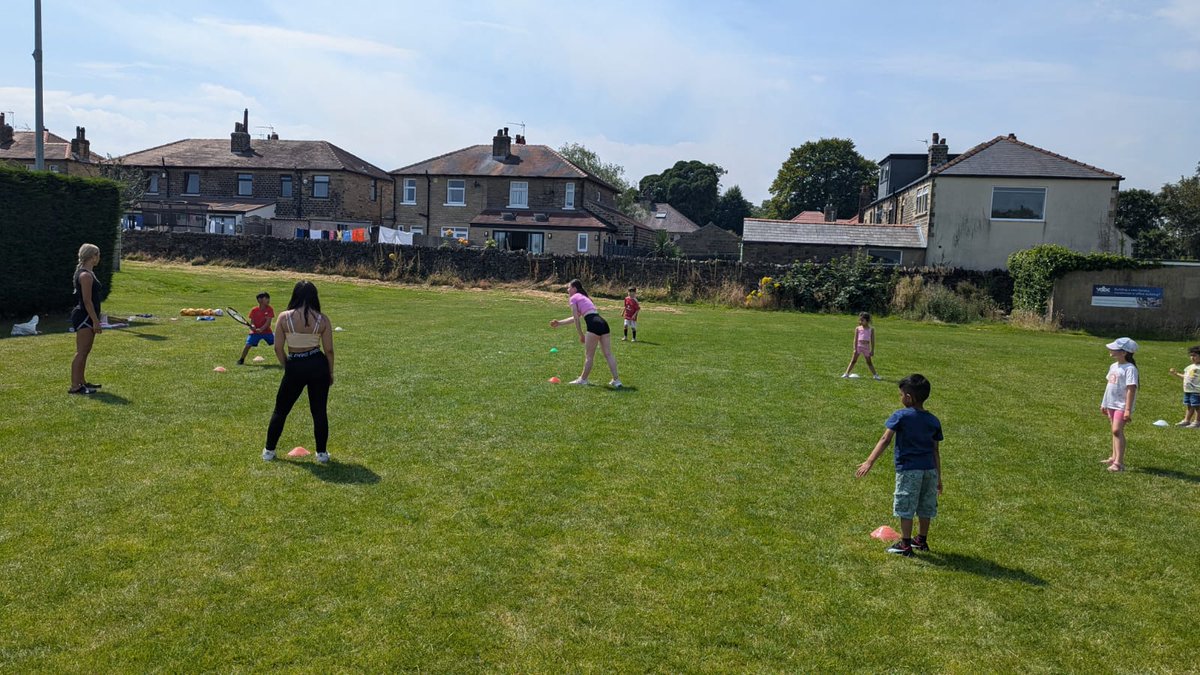 Day 7 of <a href="/HAFCalderdale/">Healthy Holidays Calderdale Programme</a> enjoying the glorious sunshine ☀️ 🌞 
Thanks to <a href="/EllandCC/">Elland Cricket Club</a> for hosting &amp; <a href="/CalderdaleFound/">Community Foundation for Calderdale</a> <a href="/educationgovuk/">Department for Education</a> for their continued support
#HAF2024 #HealthyHolidaysCalderdale
