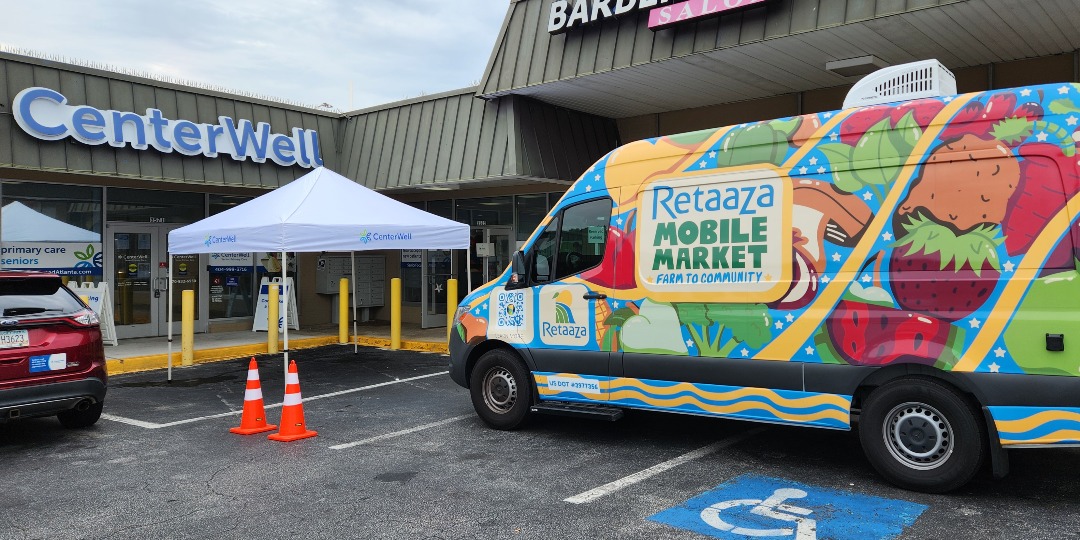 retaaza's tweet image. 💛 Last Friday at our Farm Fresh Market in Adamsville we hosted a BBQ in partnership with our site host, CenterWell Senior Primary Care Georgia. In addition to our regular produce market, we had delicious food, music, and hosted a cooking demonstration! #RetaazaRX #MACHN