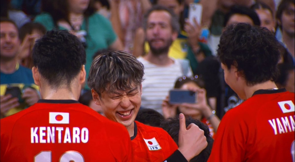 VictorTulu's tweet photo. O que me conforta é saber que os japoneses estão fazendo argentinos chorarem também. Tá tudo certo!

#JogosOlímpicos #OlympicGames  #Volleyball https://t.co/OwkB7nc0gz