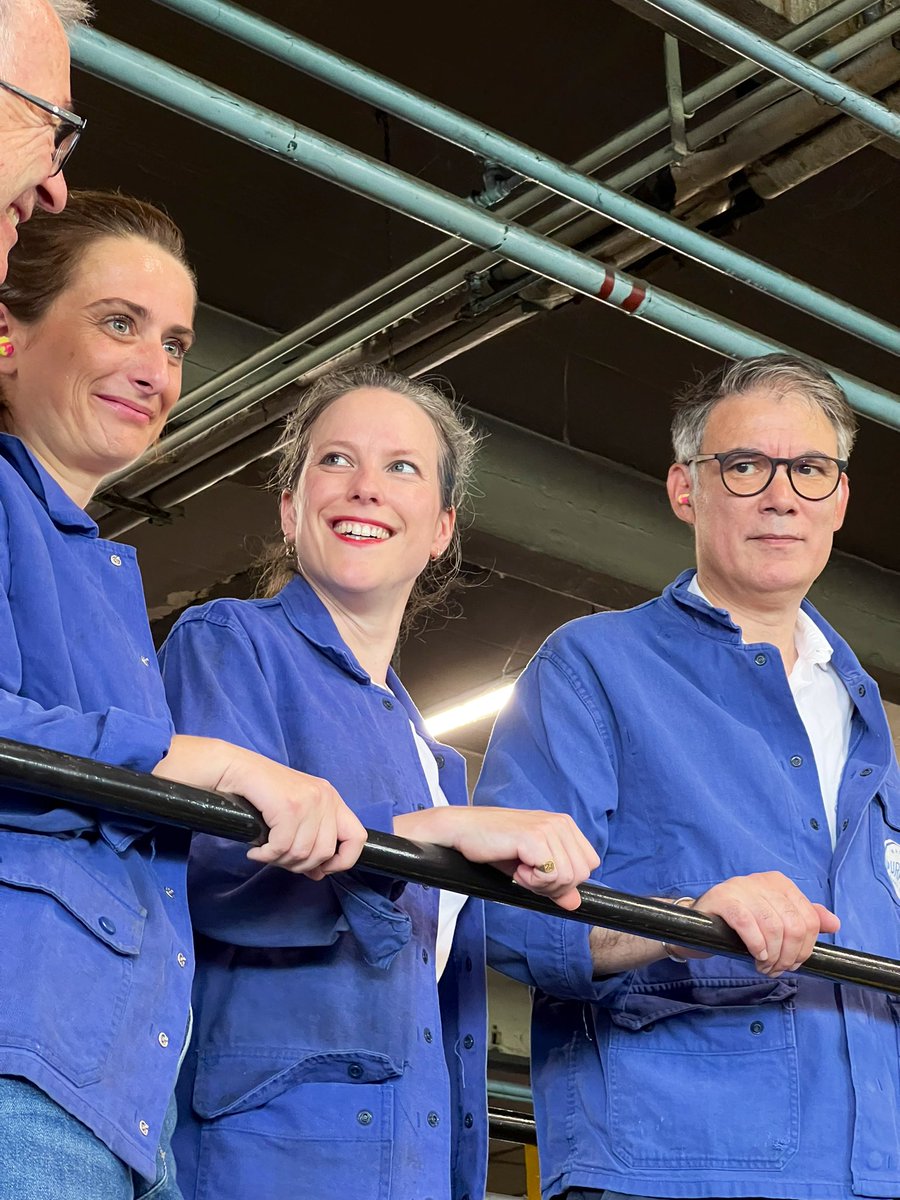 EricKLein_'s tweet photo. Les pitres du #NFP en visite à l’usine Duralex. Au delà de la récupération politique lamentable, regardez bien les expressions de visage de Faure, Castets et Tondelier, c’est savoureux. Ces gens n’ont jamais travaillé en entreprise de leur vie.
 https://t.co/Pt4XbgKJ71
