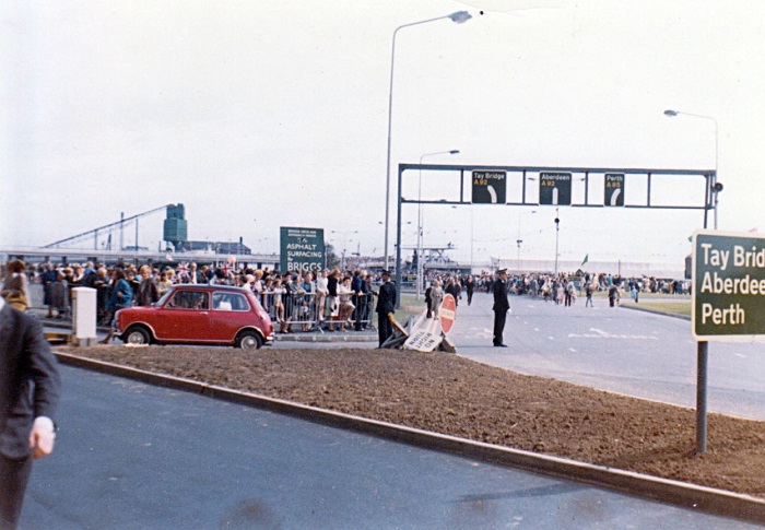 DundeeArchives's tweet photo. On this day in 1966 the Tay Road Bridge was officially opened by Queen Elizabeth, the Queen Mother. Wee you there on this day? It's hard to believe that the 50th anniversary celebrations were almost 10 years ago.

Ref: GD/X1008

#Dundee #Archives #Onthisday #Taybridge https://t.co/it6S9iDAmy