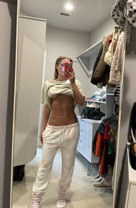 Watch 𝔩 𝔢 𝔵 𝔦 𓆩♡𓆪's leaked NSFW photo on TwXstars