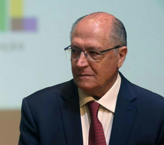O cara saiu do LIXO DO PSDB pq tava cansado do fracasso, se humilhou pra ser vice do Lula que ele chamava de ladrão, tudo isso pra no fim das contas virar "sombra da esbanja" e ficar ao lado de terroristas, que fim patético vc teve Geraldo Alckmin.