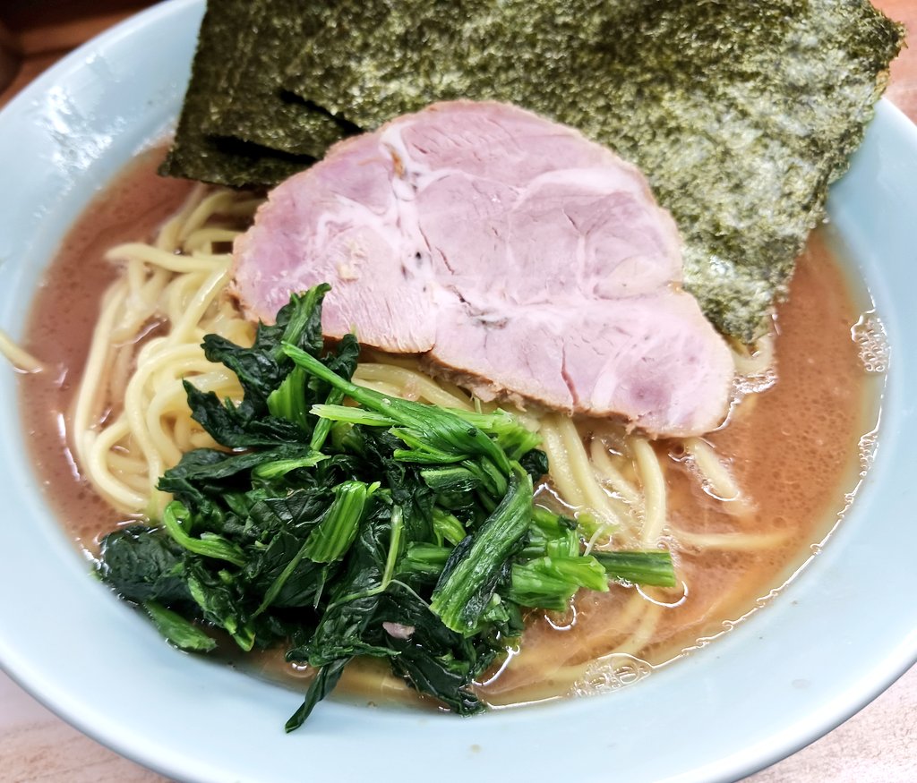 thundersaeki's tweet image. 夕飯はラーメン。