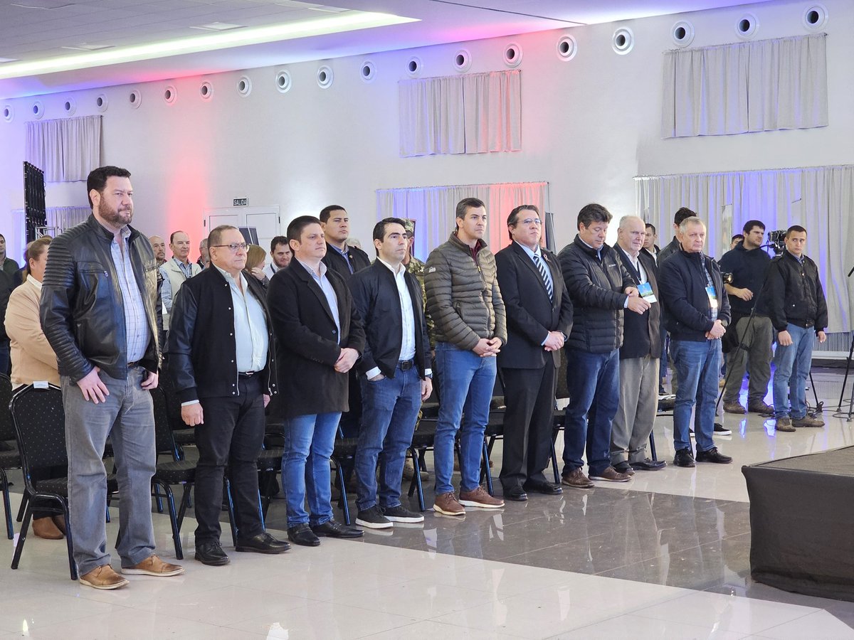GobiernoANR's tweet photo. #Campo9
Encuentro Nacional de Siembra 2024
Con la presencia del Sr. Presidente de la República @SantiPenap, entre otras autoridades.
#GobiernoDelParaguay https://t.co/UojE618KS0